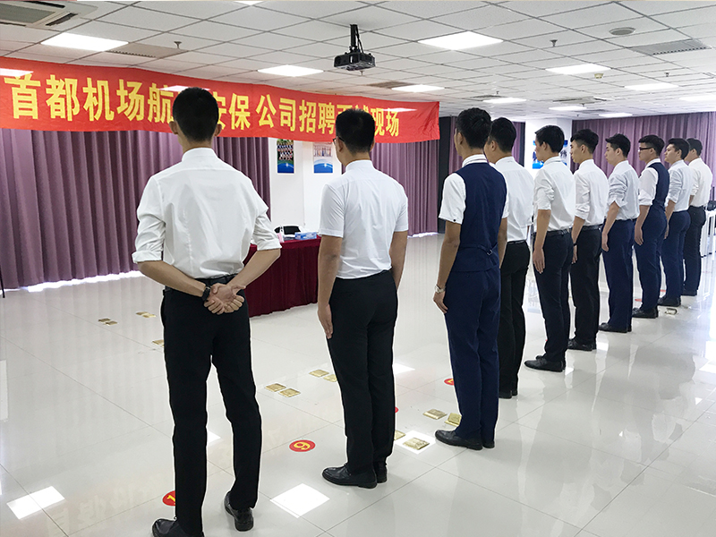 男學(xué)員全景