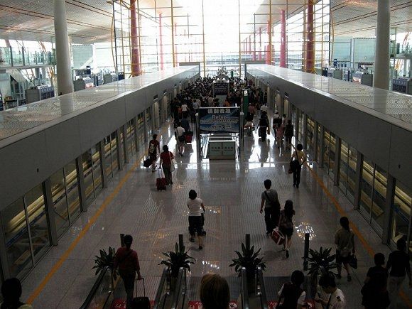 北京首都國際機(jī)場:2015年共接待8993.9萬游客 北京首都國際機(jī)場:2015年共接待8993.9萬游客