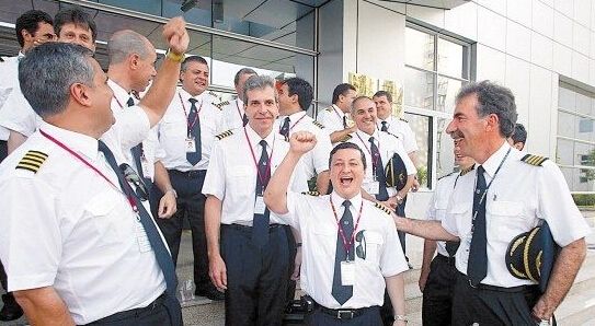 中國(guó)航空公司重金挖外籍飛行員 年薪達(dá)30萬美元378601_ 中國(guó)航空公司重金挖外籍飛行員 年薪達(dá)30萬美元