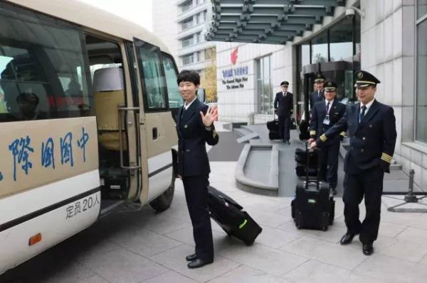 “夢想客機”飛出金鳳凰:B787迎來首位女機長381603_ “夢想客機”飛出金鳳凰:B787迎來首位女機長