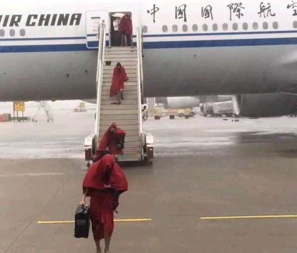 風(fēng)再大雨再急,不忘旅客安全與舒適!這就是民航人 風(fēng)再大雨再急,不忘旅客安全與舒適!這就是民航人